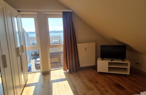 Middelhagen Apartment | Sonnige Ferienwohnung mit Südbalkon und Meerblick