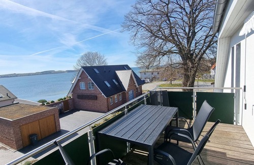 Middelhagen Apartment | Sonnige Ferienwohnung mit Südbalkon und Meerblick
