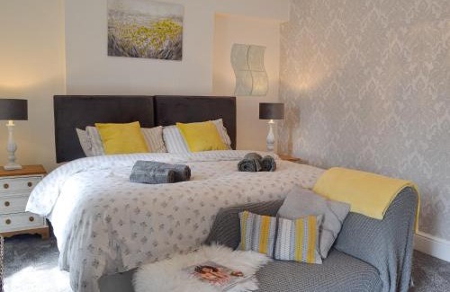Ammanford House | Sonny Cottage