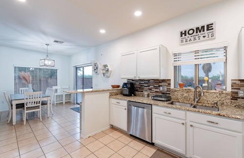 Tucson House | Sonoran serenity stay.