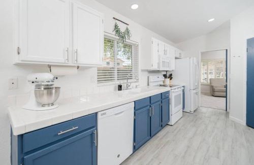 Arrowhead Ranch House | Sonoran Sunspot, Quiet Neighborhood, Sunroom