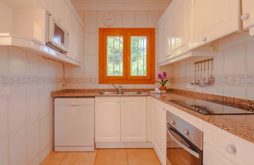 Urbanitzacio la Fustera Villa | SONRISAS, Villa for 8 pax with private pool and free wifi.