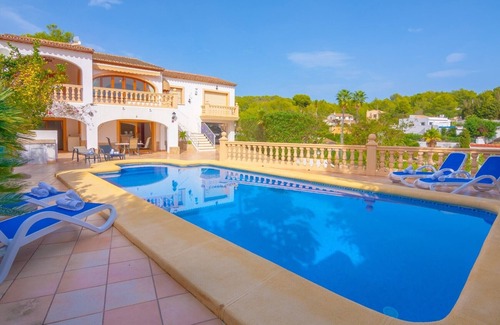 Urbanitzacio la Fustera Villa | SONRISAS, Villa for 8 pax with private pool and free wifi.