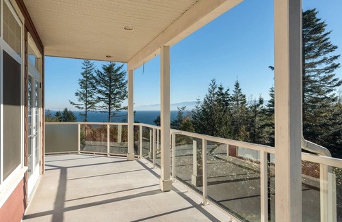 Otter Point House | Sooke, tranquil room only accommodation , overlooking Juan De Fuca Straits.