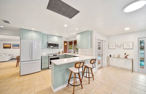 East Rocks House | Sooner Beach Escape: Cute Pool Home in East Rocks