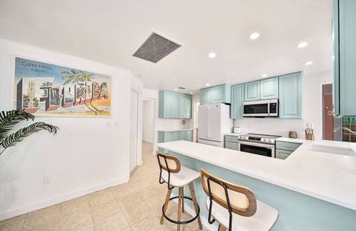 East Rocks House | Sooner Beach Escape: Cute Pool Home in East Rocks