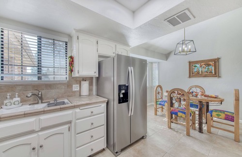 Raisin House | Soothing 3-Bedroom Home in a North East Fresno!