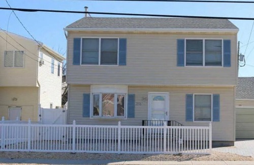 Normandy Beach House | Soothing, Beach Block, 5-bedroom house with AC in Silver Beach, Lavallette