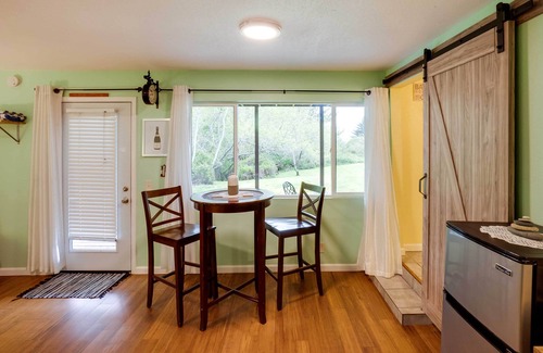 Smith River Apartment | Soothing Studio w/Lush Views: 2 Mi to Beach!