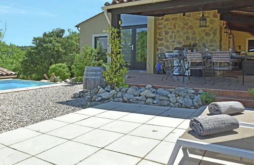 Belvezet Villa | Soothing Villa in Belvézet with Swimming Pool