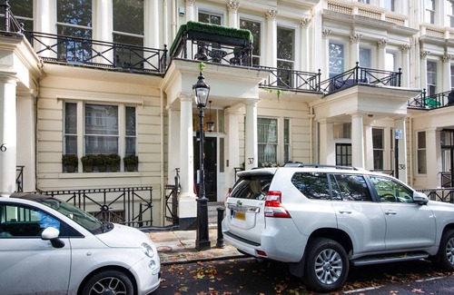 Knightsbridge Apartment | Sophisicated Knightsbridge 1BR Duplex, nr. Hyde Park, by Blueground