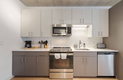 River North Hotel | Sophisticated 4BR Suite - Modern, and Luxurious