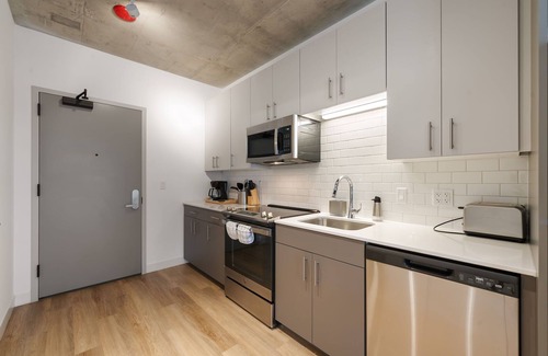 River North Hotel | Sophisticated 4BR Suite - Modern, and Luxurious
