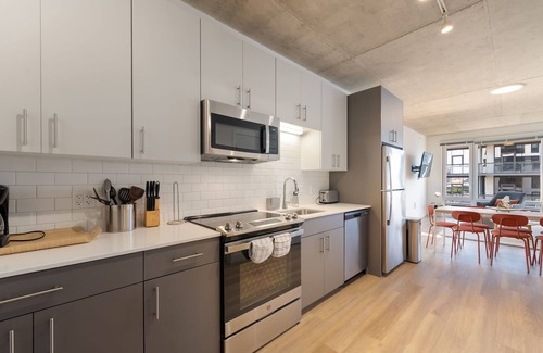River North Hotel | Sophisticated 4BR Suite - Modern, and Luxurious