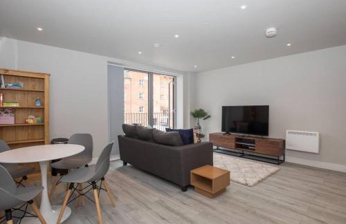 Slough Apartment | Sophisticated Apartment with Parking Central Slough