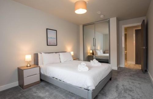 Slough Apartment | Sophisticated Apartment with Parking Central Slough