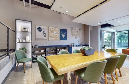Uptown Apartment | Sophisticated Downtown Studio