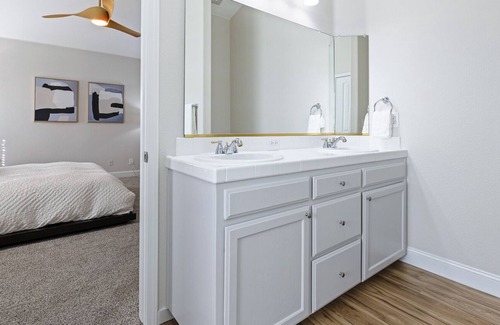 Raisin House | Sophisticated Ft. Washington Home for Traveling Prof. and Families