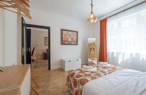 Oborishte Apartment | Sophisticated Gem with Private parking