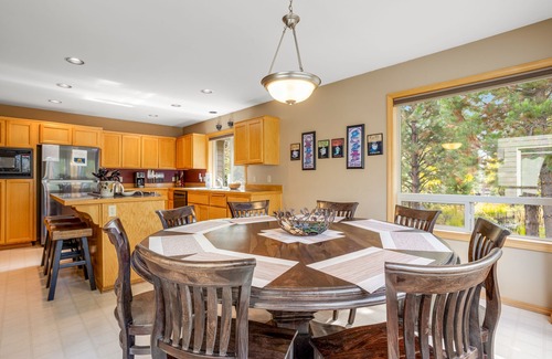 Deer Park House | Sophisticated home with a private hot tub, pool table, bikes & SHARC Passes