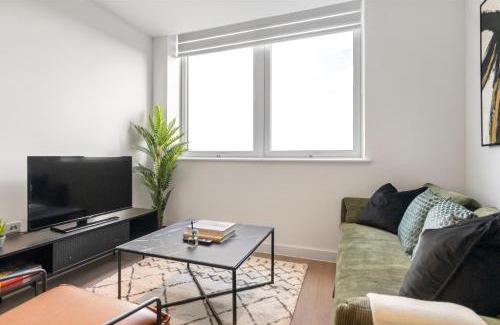 Clock House Apartment | Sophisticated Living: 1-BR Flat in Beckenham