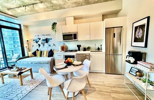 Connaught Apartment | Sophisticated MetroLux Downtown Suite