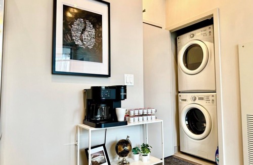 Connaught Apartment | Sophisticated MetroLux Downtown Suite