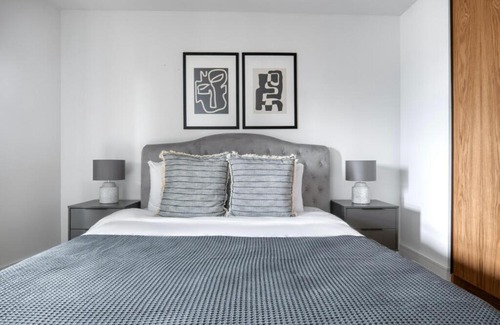 City of Westminster Apartment | Sophisticated & Modern - Up to 6 people