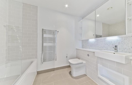 City of Westminster Apartment | Sophisticated & Modern - Up to 6 people