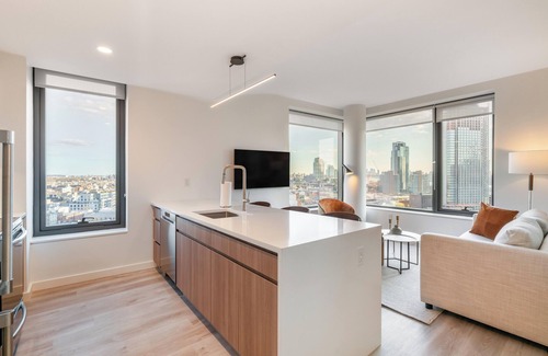 Hunters Point Apartment | Sophisticated One-Bedroom in Greenpoint, Brooklyn