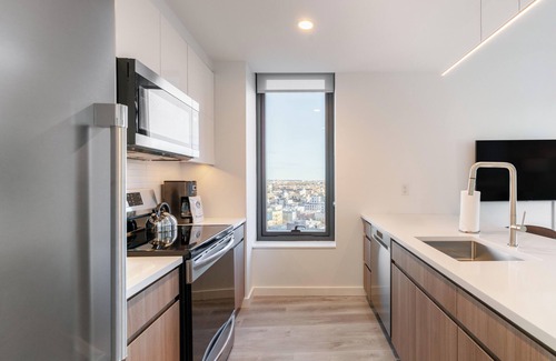 Hunters Point Apartment | Sophisticated One-Bedroom in Greenpoint, Brooklyn