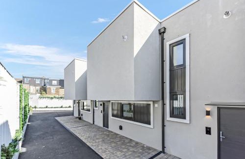 Kensal Green Apartment | Sophisticated & Spacious Luxe 5BR Home