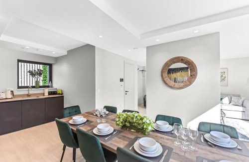 Kensal Green Apartment | Sophisticated & Spacious Luxe 5BR Home
