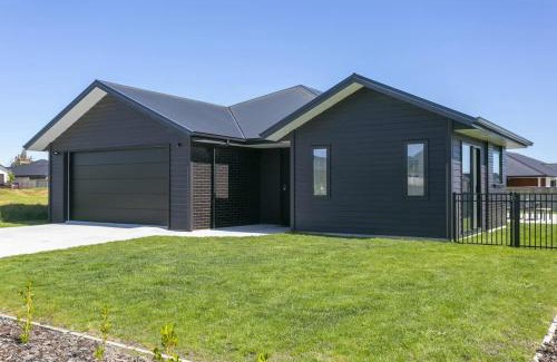 Wharewaka House | Sophistication Meets Relaxation