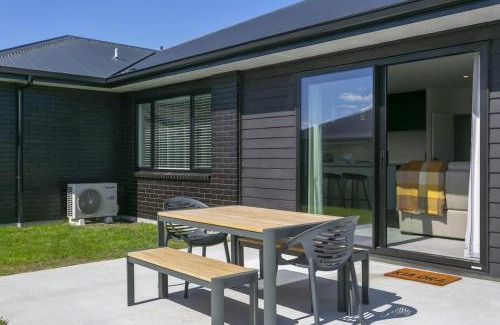 Wharewaka House | Sophistication Meets Relaxation