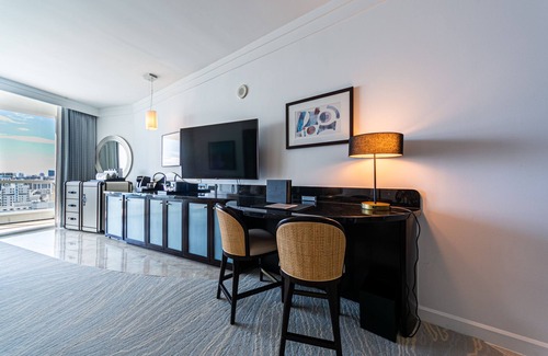 Seybold Apartment | Sorrento Ocean/Bay Jr Suite in the Fontainebleau