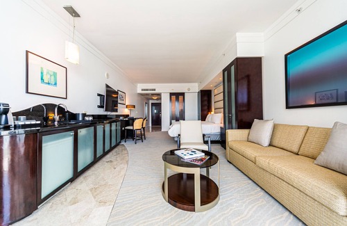 Seybold Apartment | Sorrento Ocean/Bay Jr Suite in the Fontainebleau