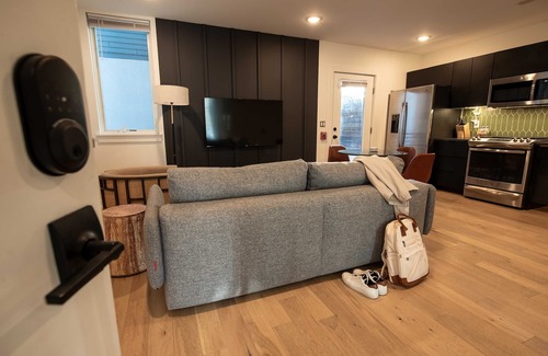Fishtown Apartment | Sosuite 1BR Apt w Patio W D Sofabed