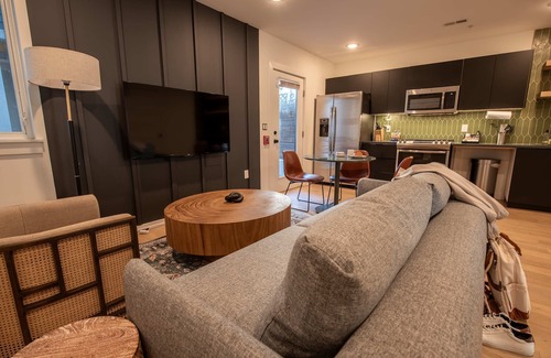 Fishtown Apartment | Sosuite 1BR Apt w Patio W D Sofabed