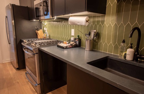 Fishtown Apartment | Sosuite 1BR Apt w Patio W D Sofabed