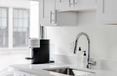 Center City East Apartment | Sosuite 1BR Corner Loft w Park View Gym Lounge
