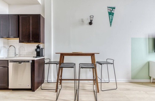West Philadelphia Apartment | Sosuite | 1BR Loft w W/D, Gym, Lounge