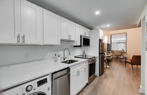 Center City East Apartment | Sosuite | 1BR Loft w W/D, Gym, Lounge