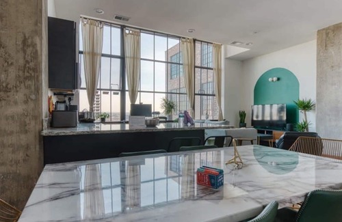 West Poplar Apartment | Sosuite 1BR Penthouse w W D Gym On-site Bar