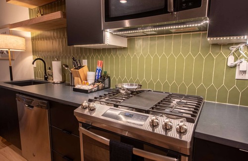 Fishtown Apartment | Sosuite 2BR Apt w Patio W D Sofabed