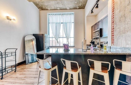 West Poplar Apartment | Sosuite | 2BR Apt w W/D, Gym, On-Site Restaurant