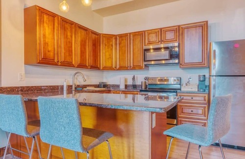 West Poplar Apartment | Sosuite | 2BR Apt w W/D, Gym, On-Site Restaurant