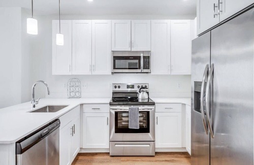 Center City East Apartment | Sosuite | 2BR Apt w Park View, W/D, Gym, Lounge