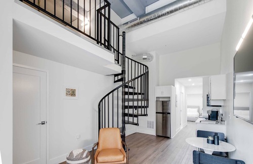 Center City East Apartment | Sosuite | 2BR Loft w W/D, Gym, Lounge