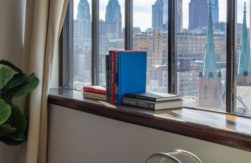 West Poplar Apartment | Sosuite 2BR Penthouse w W D Gym On-site Bar